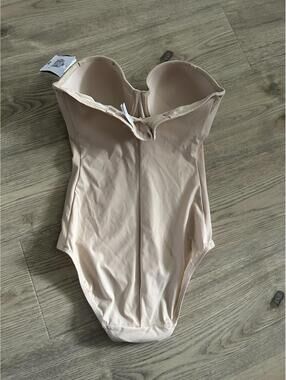 $126 Wacoal Women's Beige Red Carpet Strapless Bodysuit Shapewear Size 34D